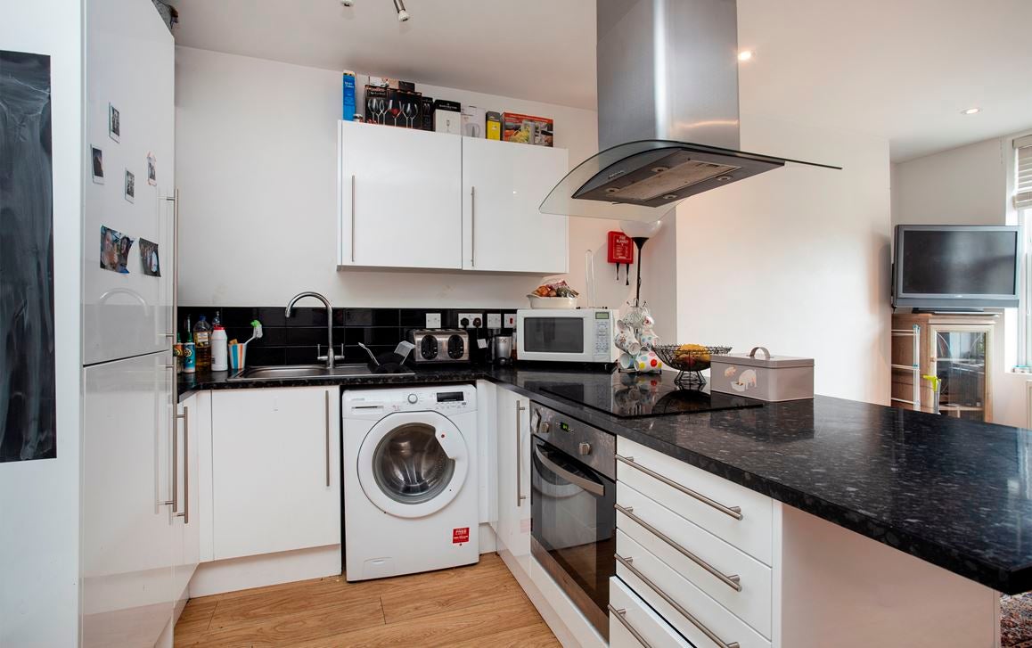 Flat Rushcroft Road in Greater London