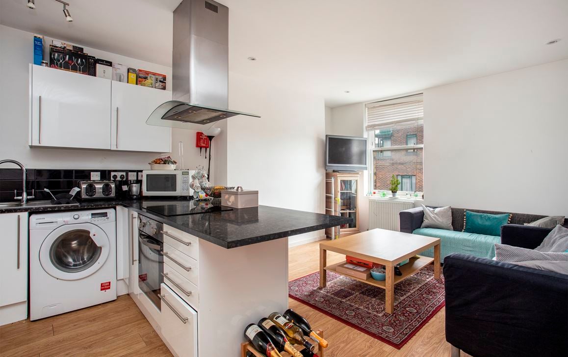 Flat Rushcroft Road in Greater London