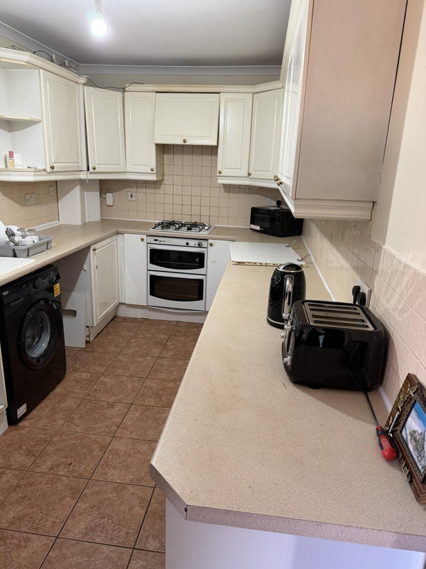Room Yew Tree Road in Manchester