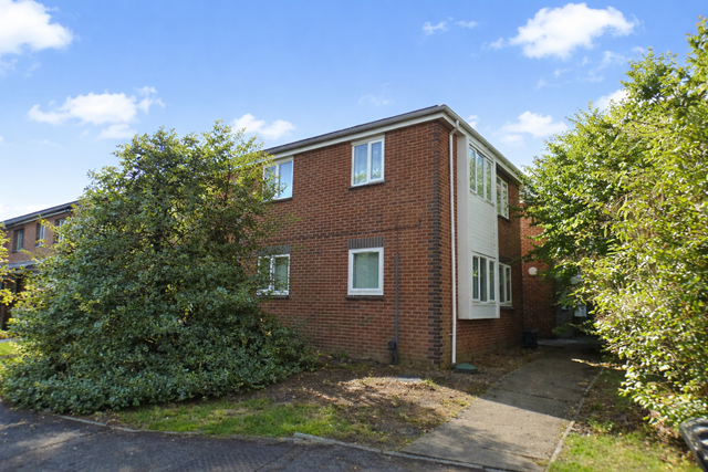 Flat Kinnerton Way in Exeter