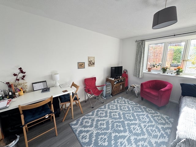 Flat Kinnerton Way in Exeter