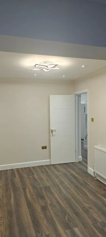 Room Shaftesbury Avenue in Greater London