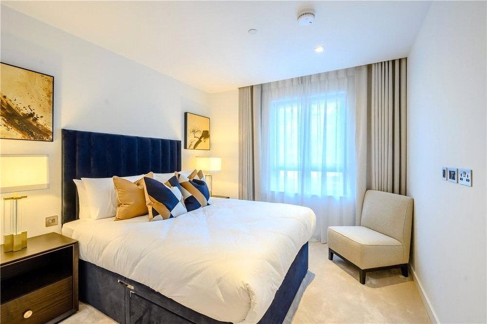 Flat Bollo Bridge Road in Greater London