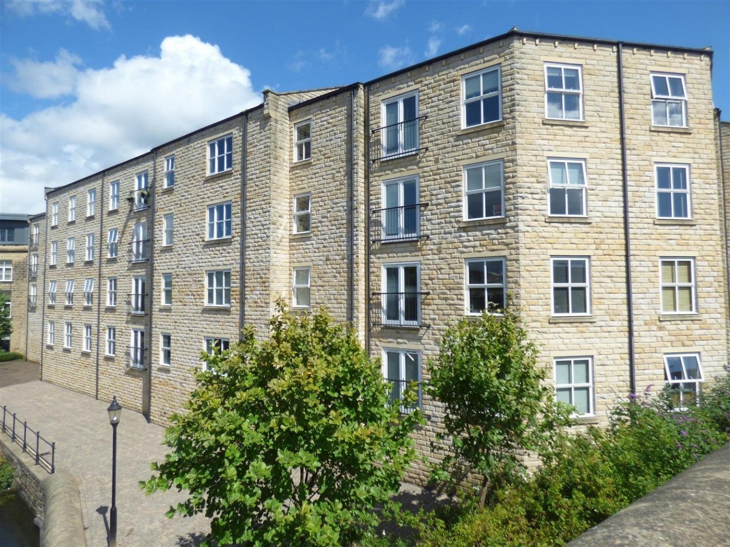 Flat Britannia Wharf in Bradford