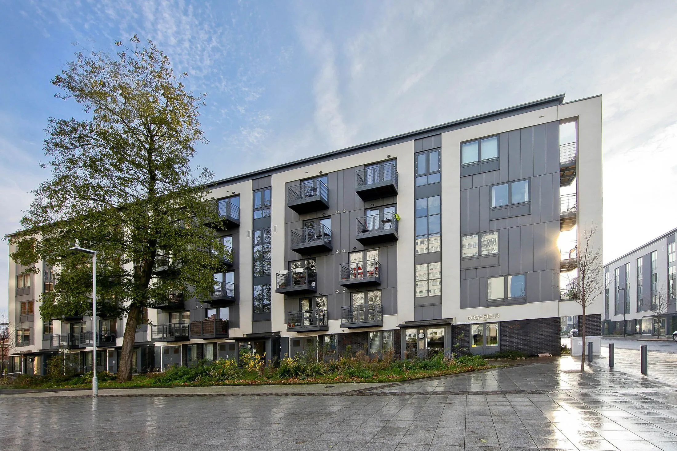 Flat Biggerstaff Street in Greater London