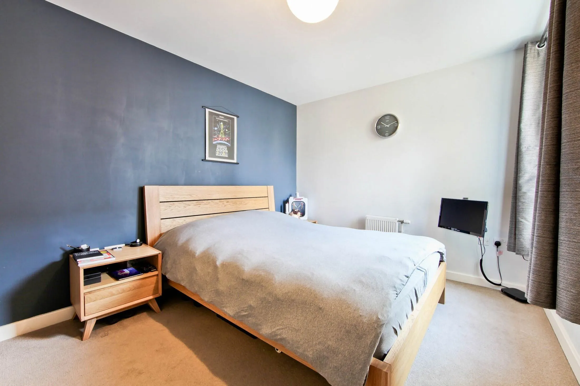 Flat Biggerstaff Street in Greater London