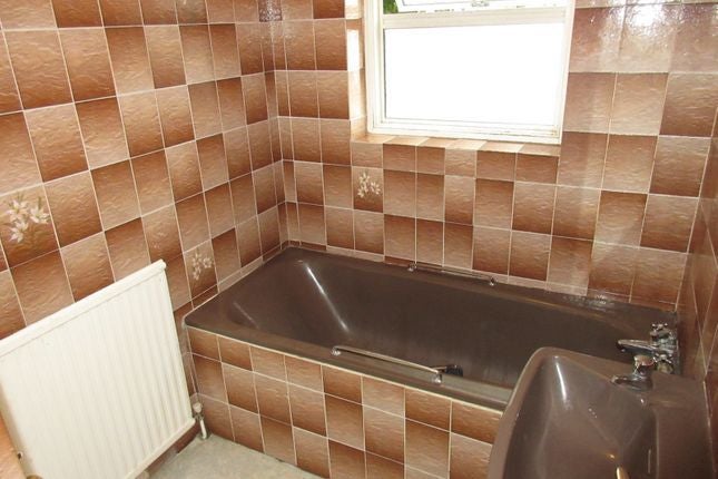 Flat Greenford Road in Greater London