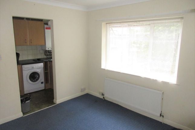 Flat Greenford Road in Greater London