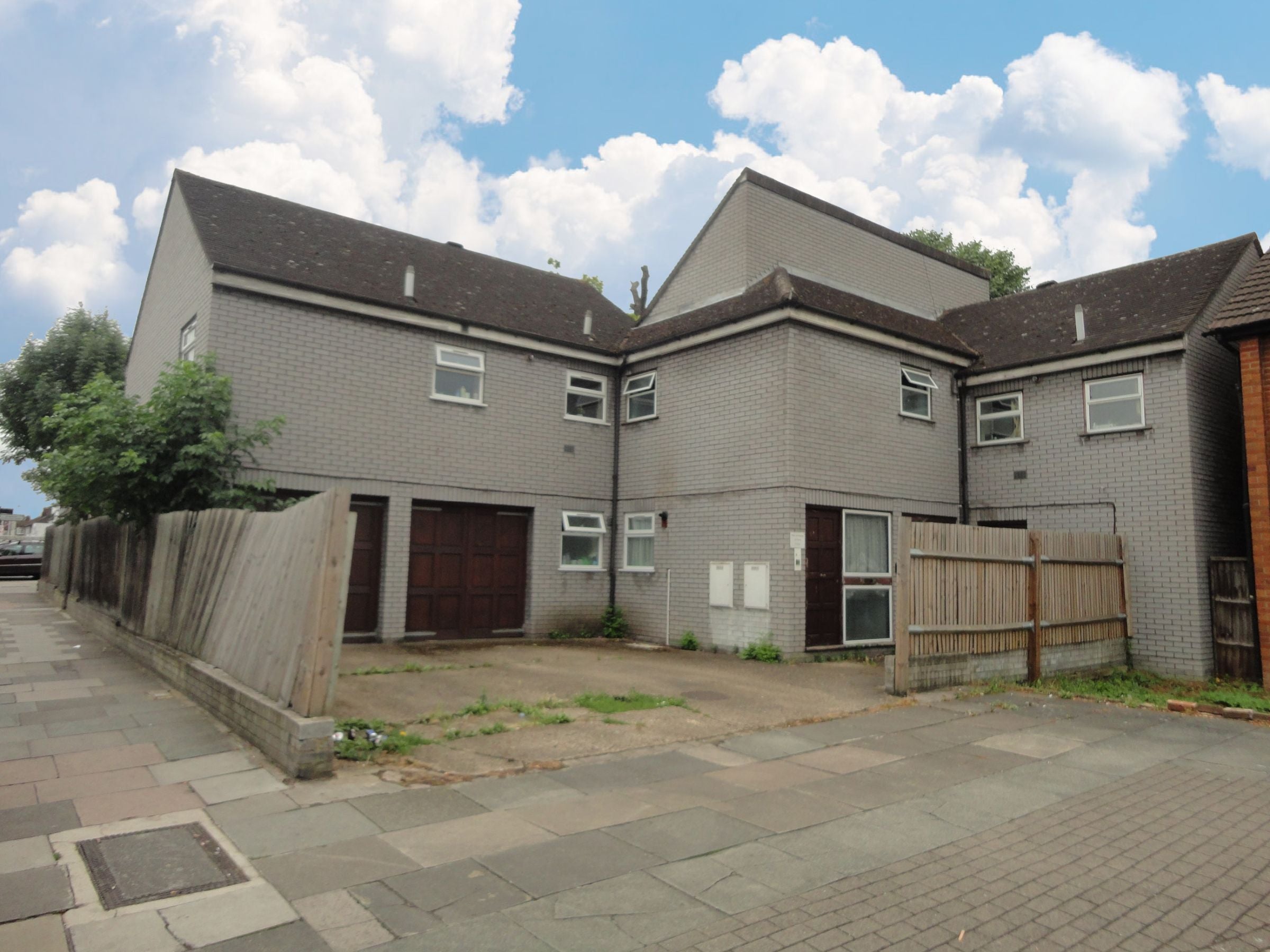 Flat Greenford Road in Greater London