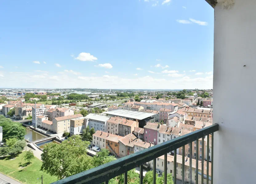 Flat Rue Saint-Exupéry in Oullins-Pierre-Bénite