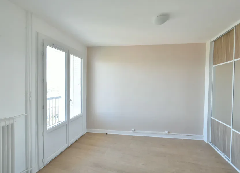 Flat Rue Saint-Exupéry in Oullins-Pierre-Bénite