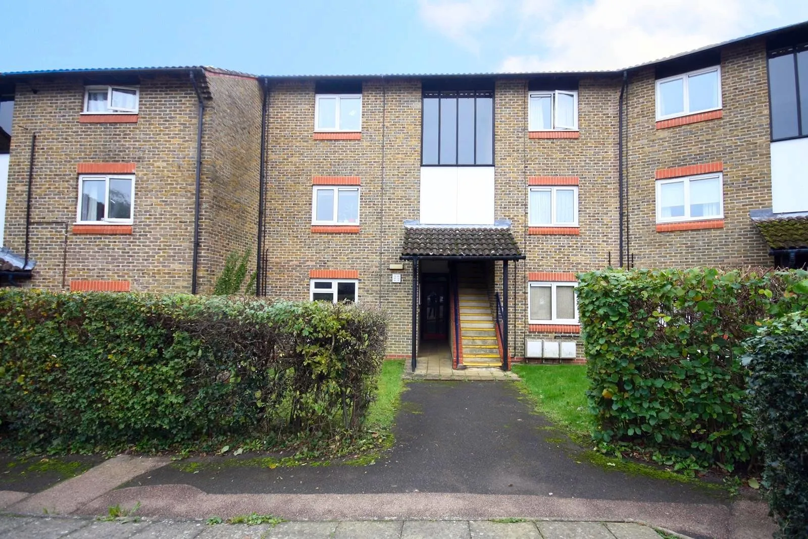 Flat Willow Close in Mole Valley