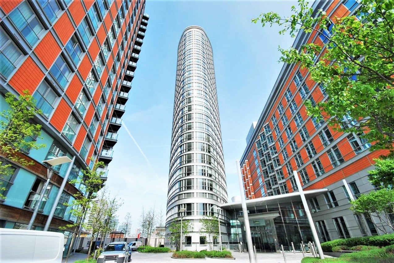 Flat Fairmont Avenue in Greater London