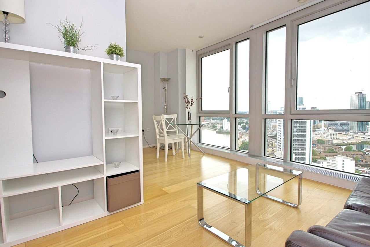 Flat Fairmont Avenue in Greater London