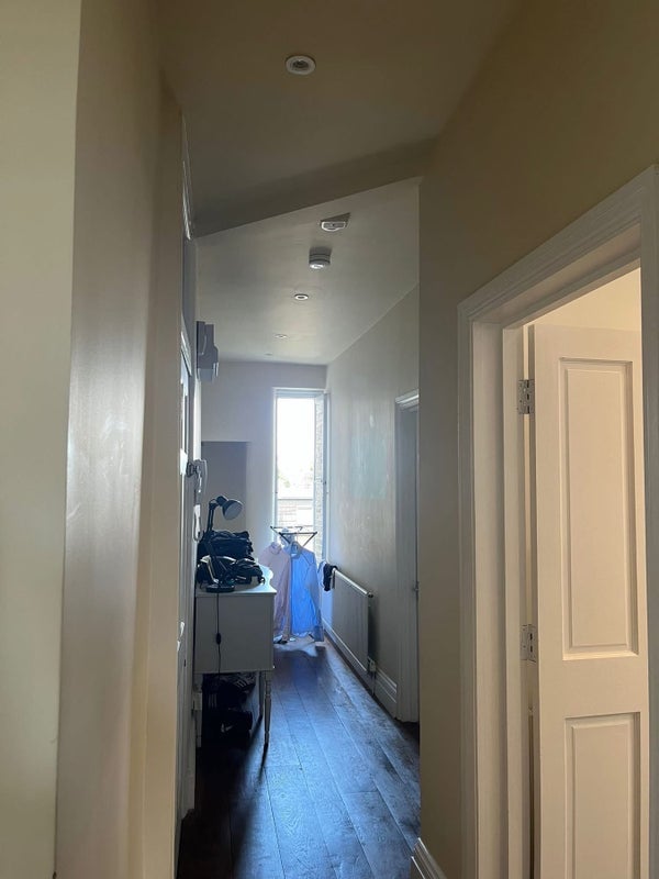 Room Sisters Avenue in Greater London