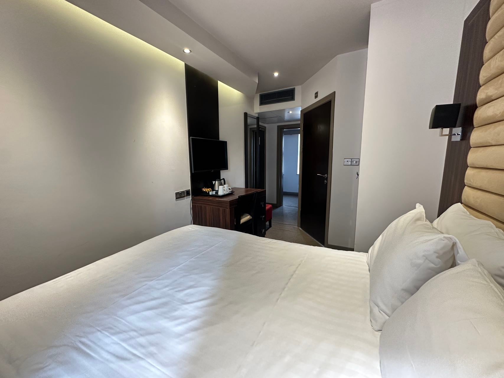 Room Edgware Road in City of Westminster