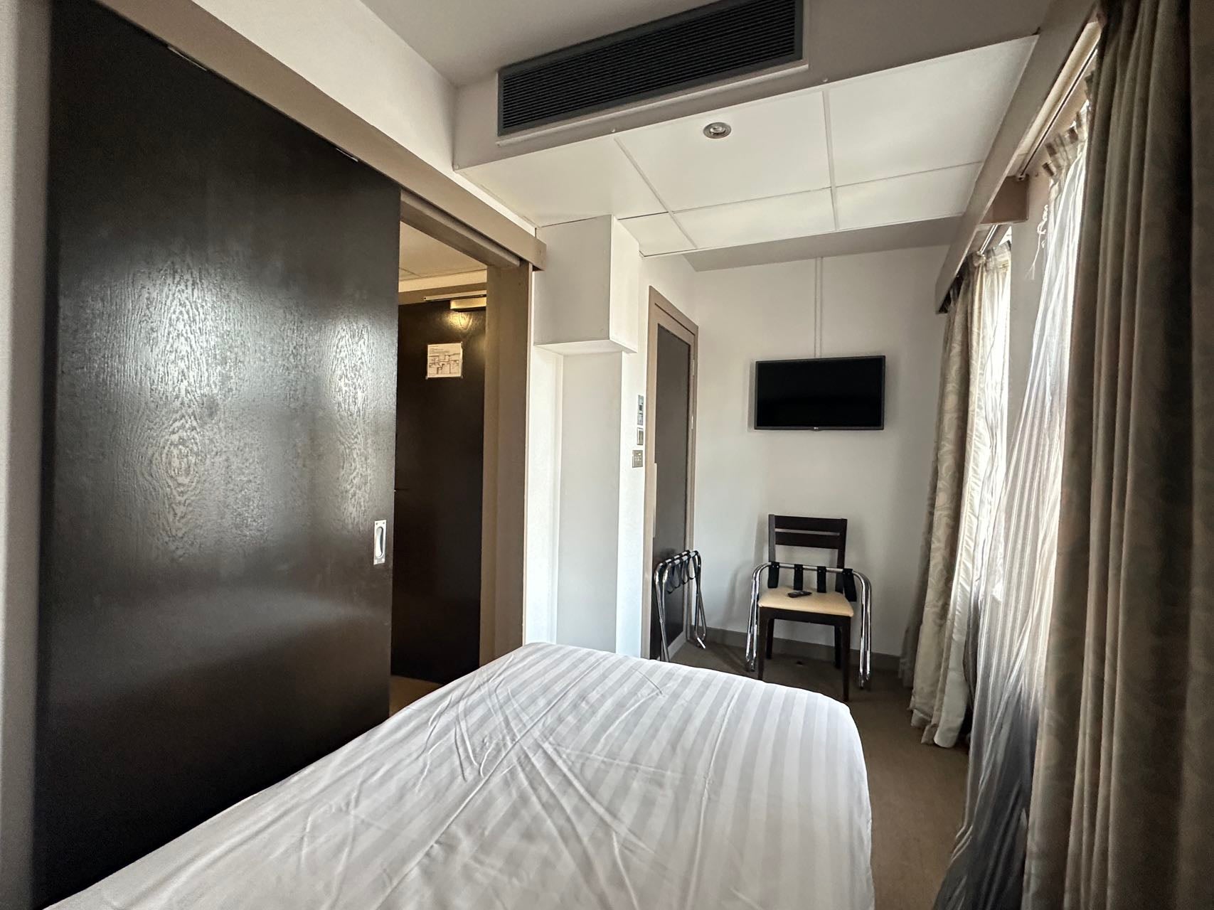 Room Edgware Road in City of Westminster