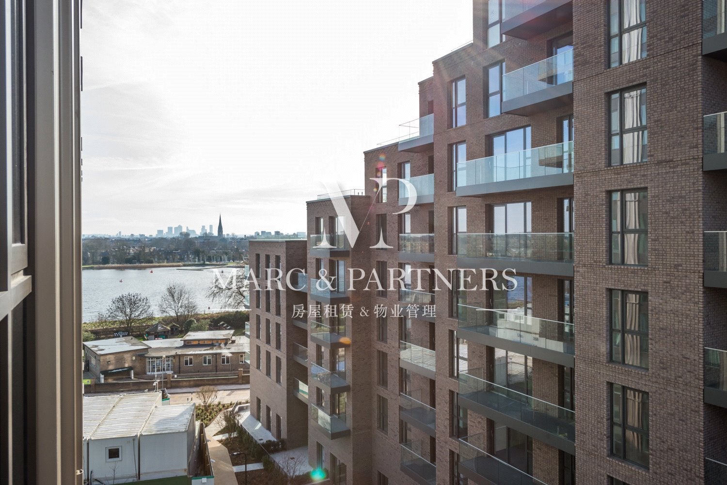 Flat Coster Avenue in Greater London