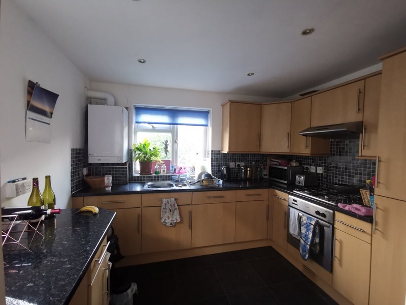 Room Kennington Avenue in Bristol