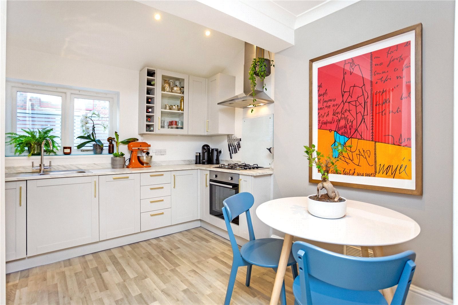 Flat Macfarlane Road in Greater London