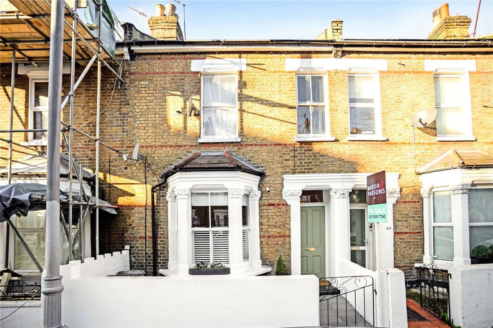 Flat Macfarlane Road in Greater London