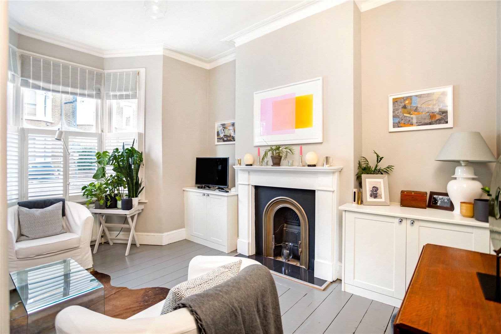 Flat Macfarlane Road in Greater London