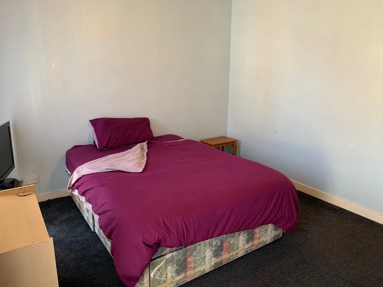 Room Christopher Close in Greater London