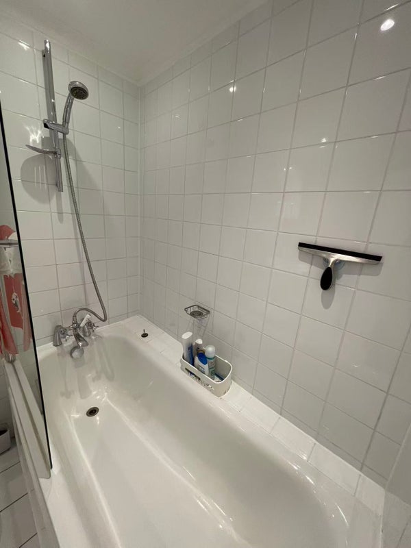 Room Anhalt Road in Greater London