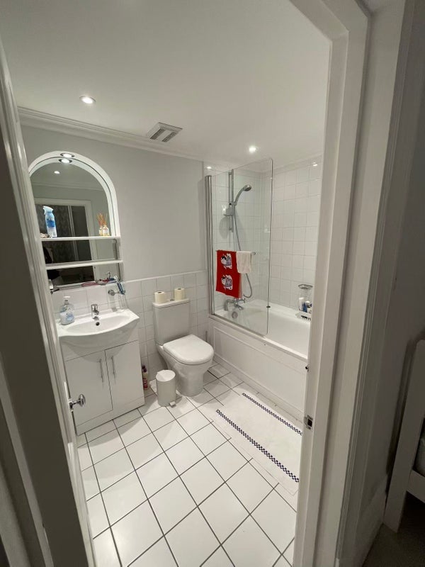 Room Anhalt Road in Greater London