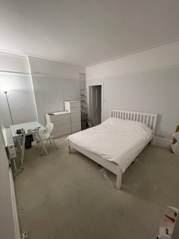 Room Anhalt Road in Greater London