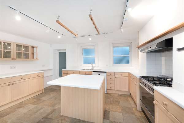 House Radnor Terrace in Greater London