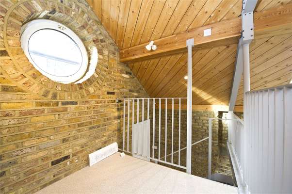 House Radnor Terrace in Greater London