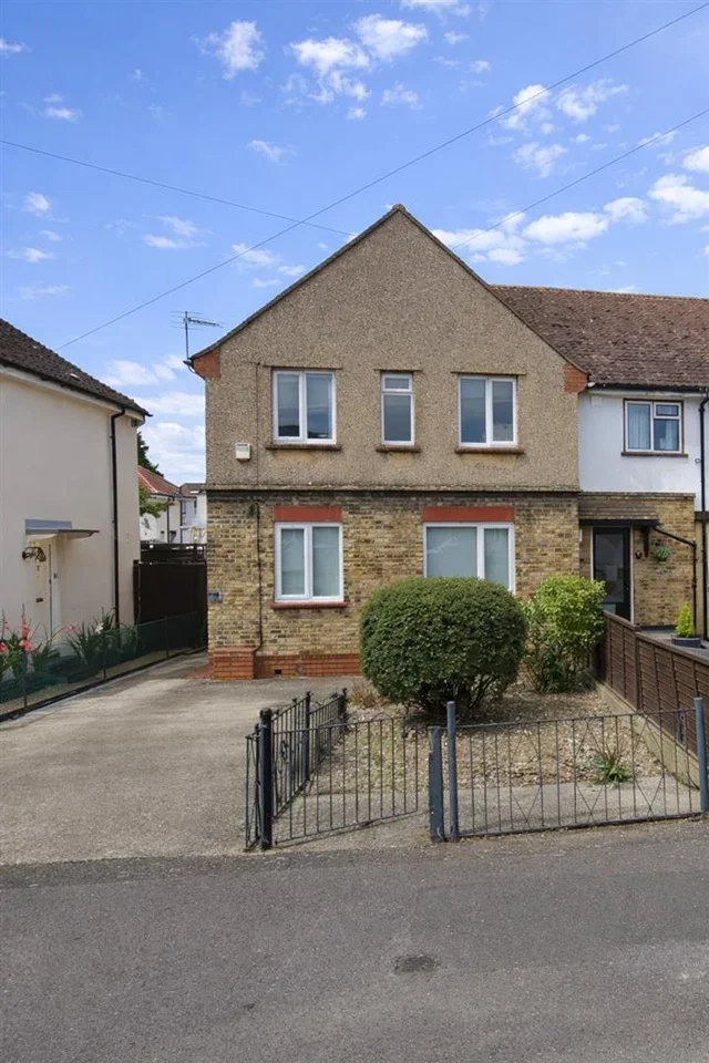 Flat Lime Avenue in Greater London