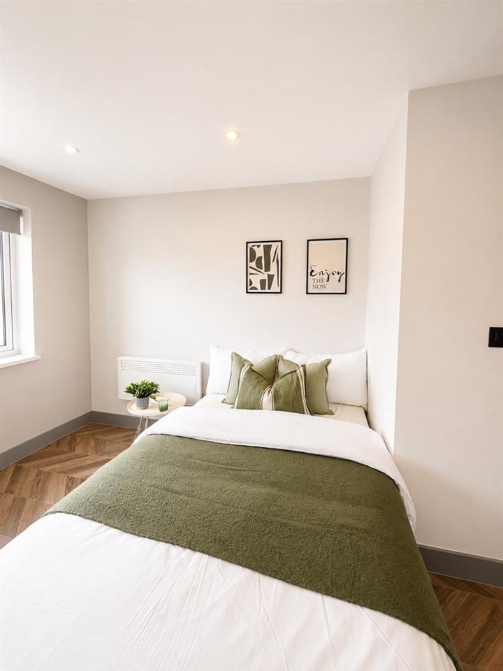 Flat Lime Avenue in Greater London