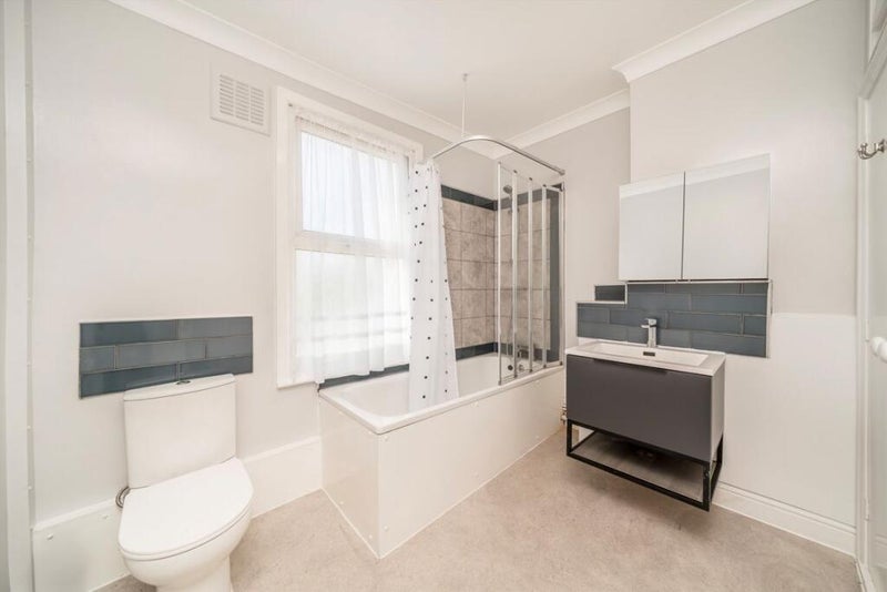 Room Bushberry Road in Greater London