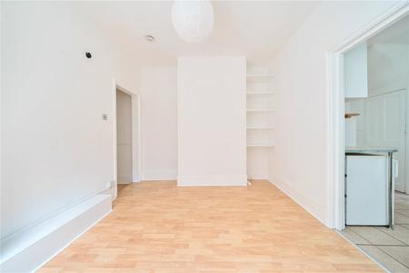 Flat Lyndhurst Road in Greater London