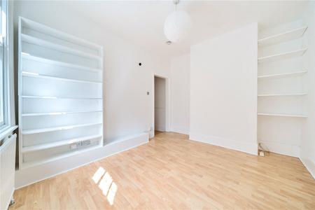 Flat Lyndhurst Road in Greater London