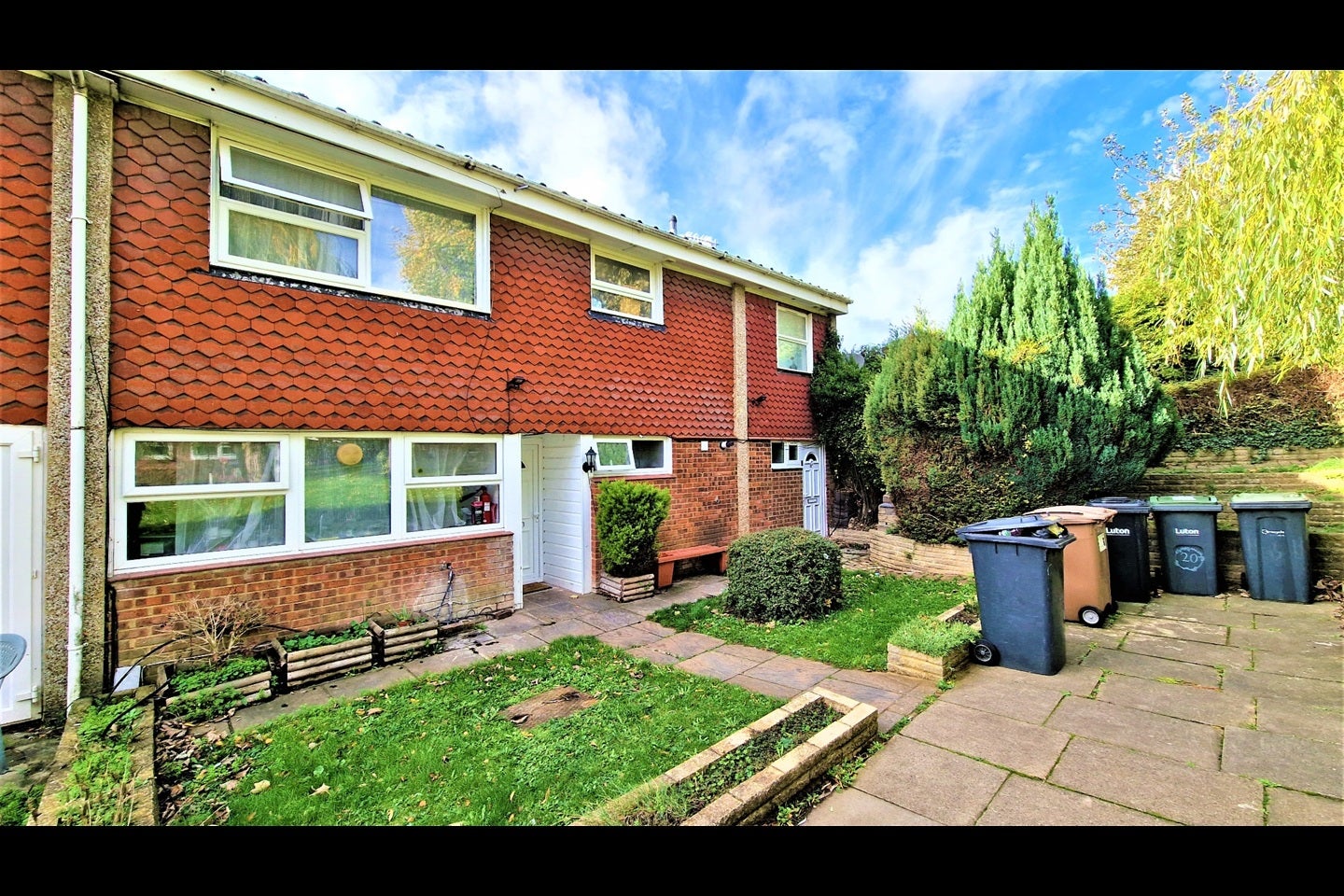 Room Eaton Green Road in Luton