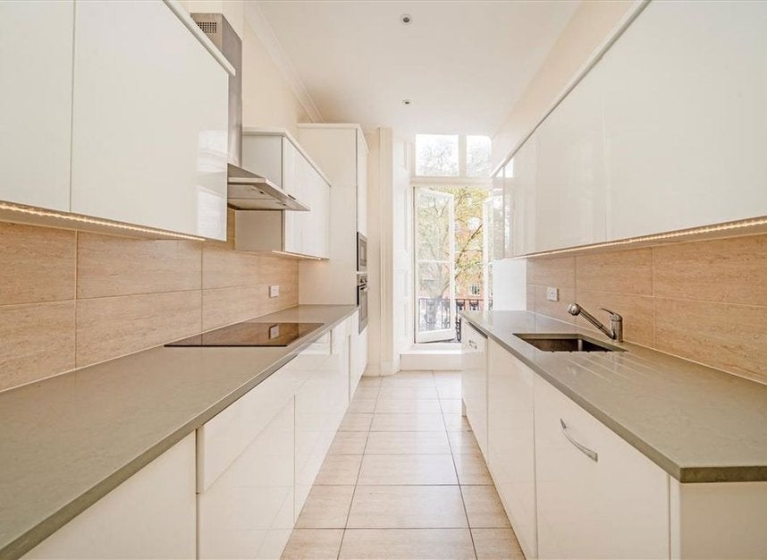 Flat Sussex Gardens in City of Westminster