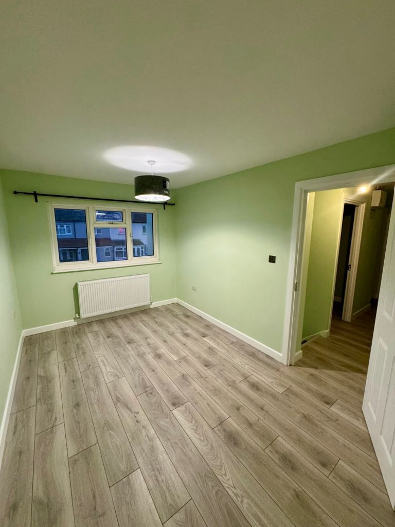 Flat Chelmer Crescent in Greater London