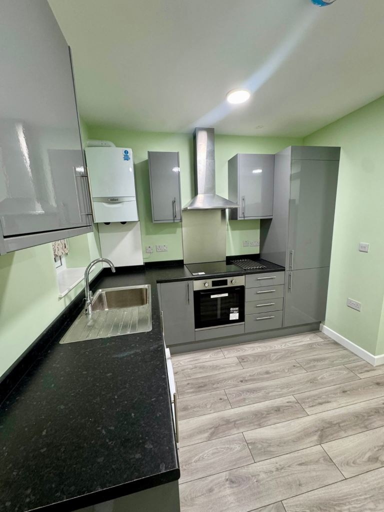 Flat Chelmer Crescent in Greater London