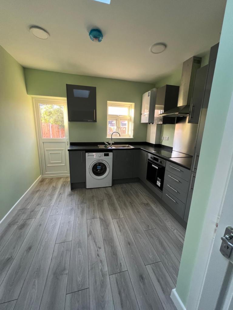 Flat Chelmer Crescent in Greater London