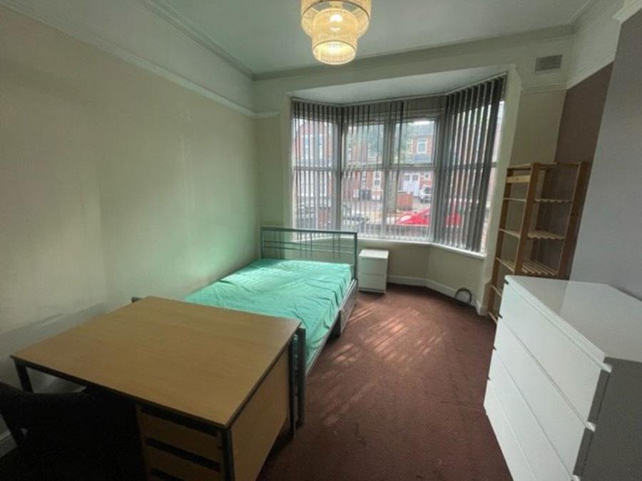 Room Westcotes Drive in Leicester