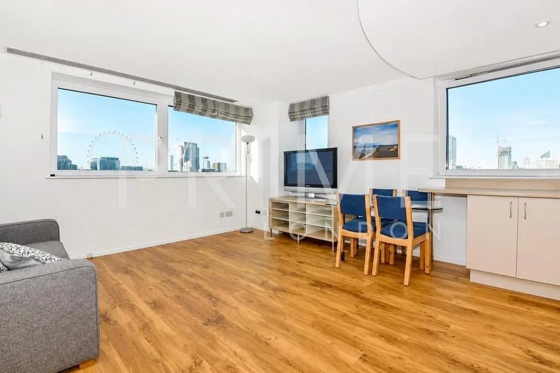 Room Westminster Bridge Road in Greater London