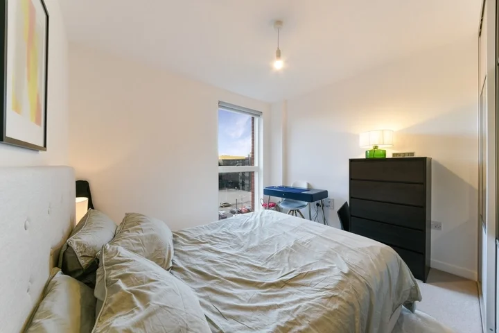 Flat Hoy Close in Greater London