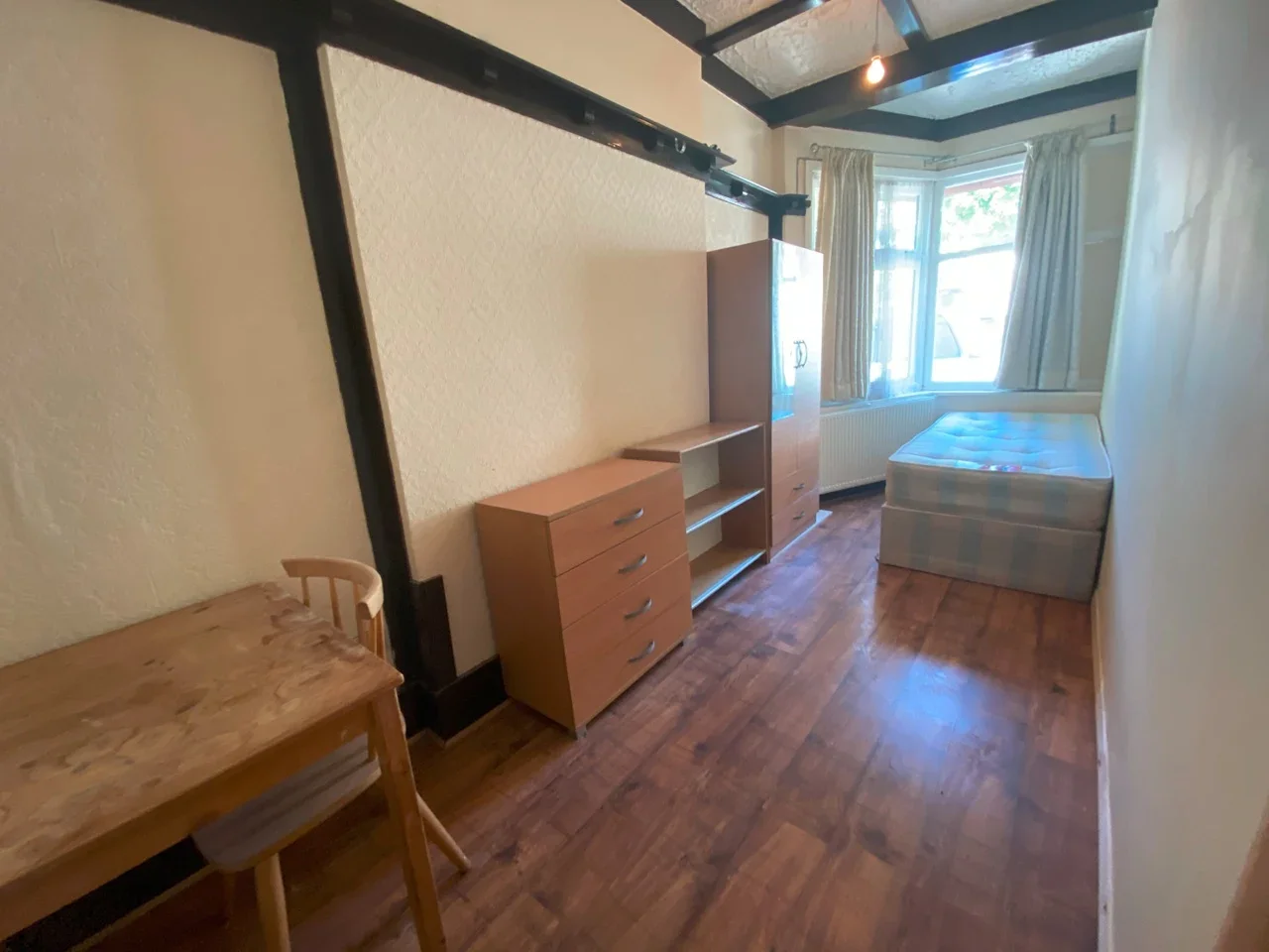 Room Mount Pleasant Road in Greater London