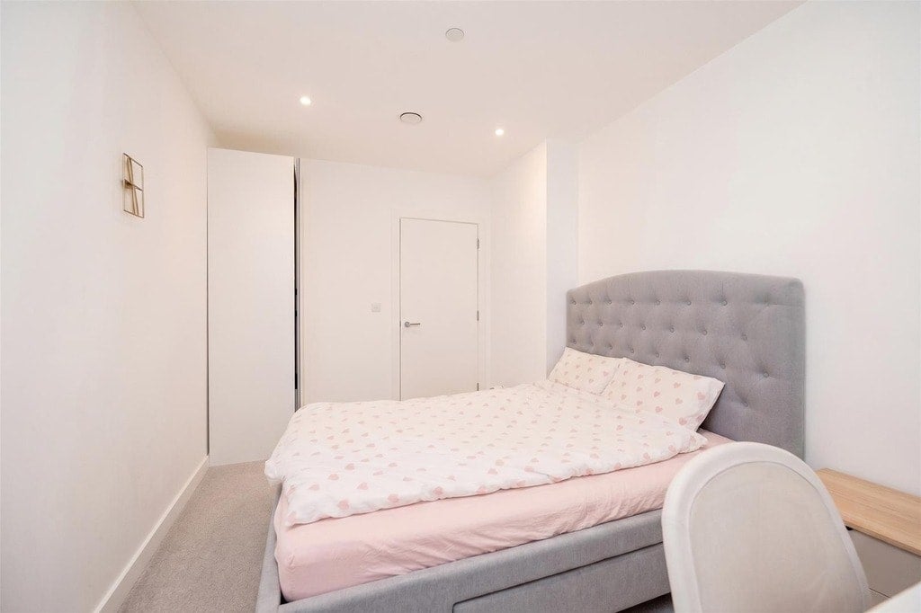 Flat Gillender Street in Greater London