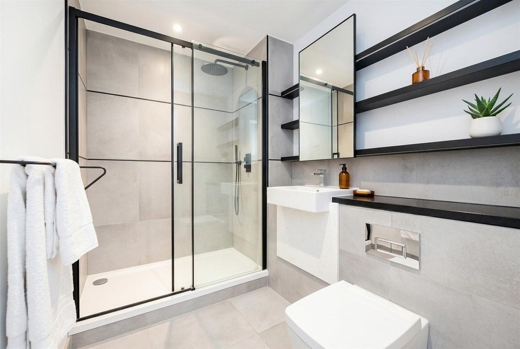 Flat Gillender Street in Greater London