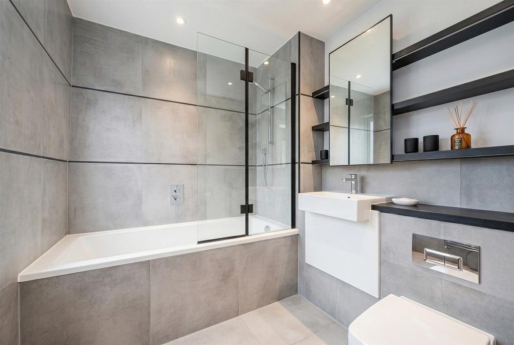 Flat Gillender Street in Greater London