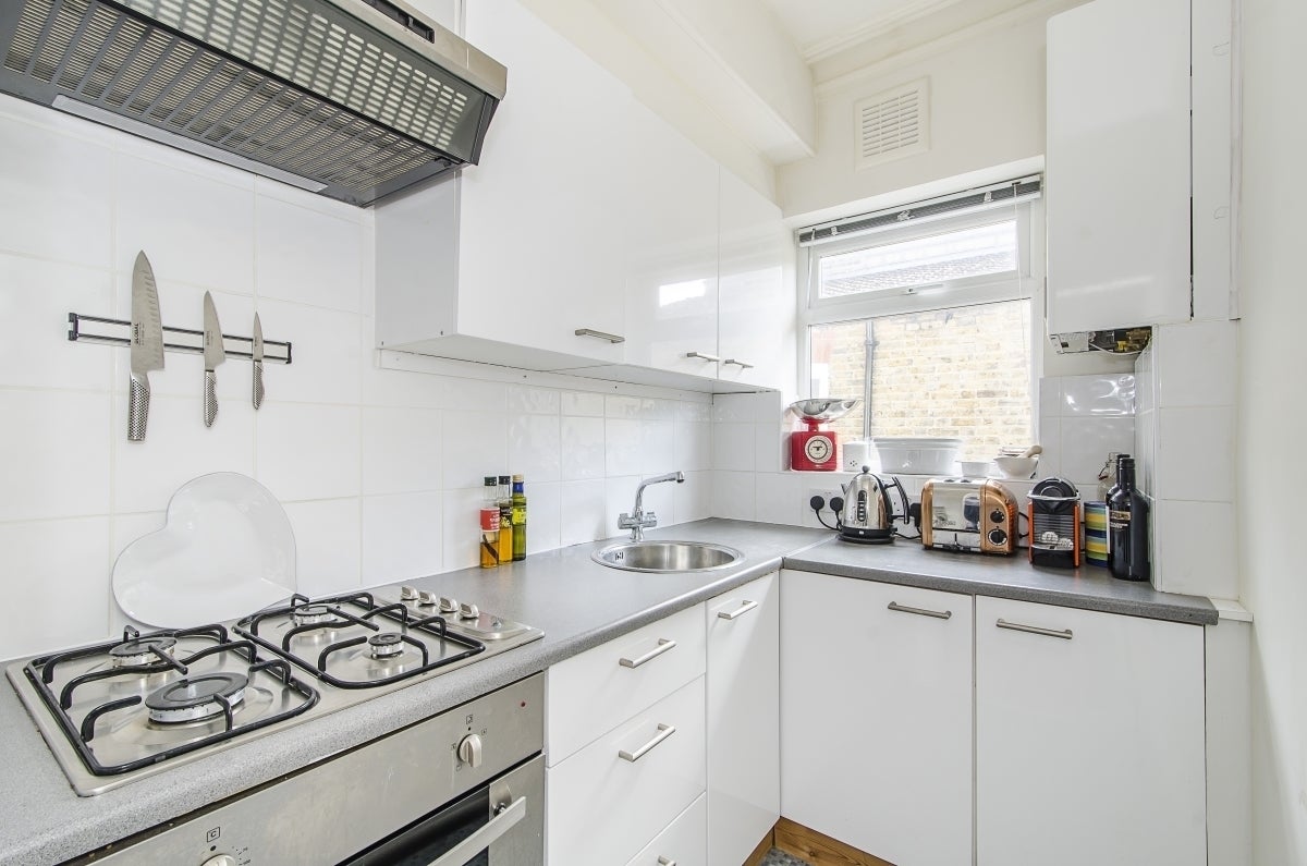 Flat Elmwood Road in Greater London